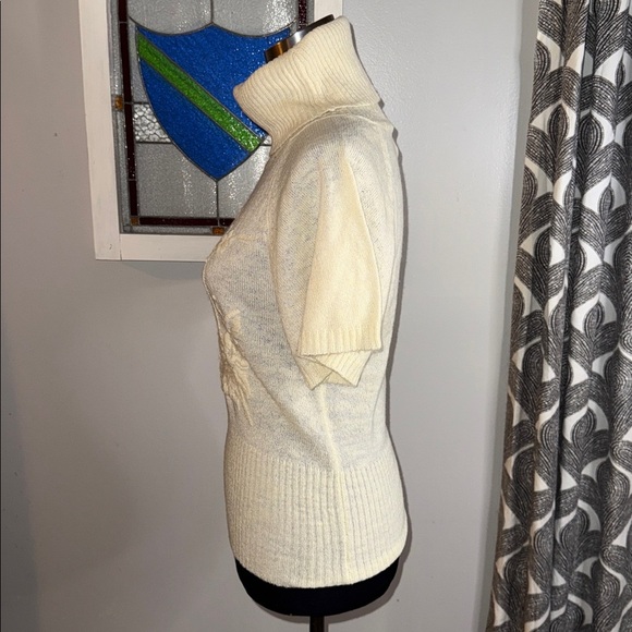 Lulumari Floral Embroidered Short Sleeve Turtleneck Sweater SZ Small - Picture 3 of 7